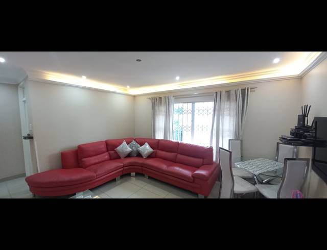 2 BEDROOM FLAT TO LET IN ESSENWOOD